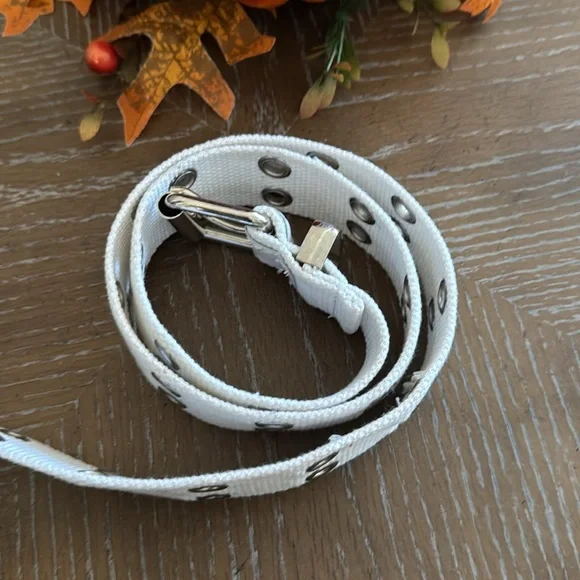 3 White Belts - Picture 5 of 9